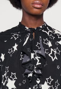 Abito Donna Pinko Costantino In Crêpe De Chine - Stampa Floreale, Scollo A V, Con Cintura - Foto 12