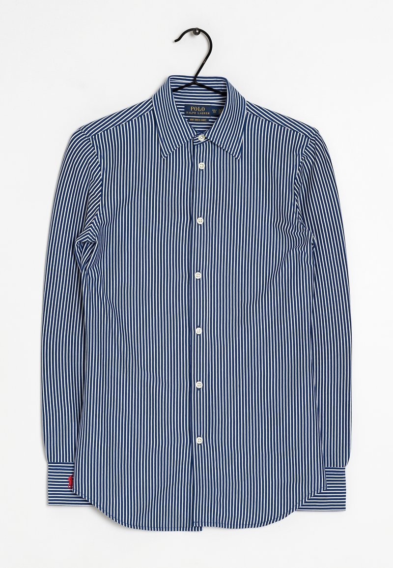 Granatowa i biała w paski koszula z długim rękawem, z kołnierzykiem z guzikami, z przodu z guzikami oraz czerwoną akcentacją na mankiecie. Gładki bawełniany materiał.