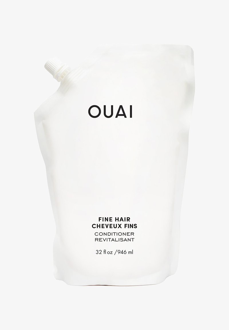Envase flexible blanco con tapa roscada, etiquetado como "OUAI ACONDICIONADOR PARA CABELLO FINO" en texto negro en negrita. Capacidad de 32 fl oz / 946 ml.