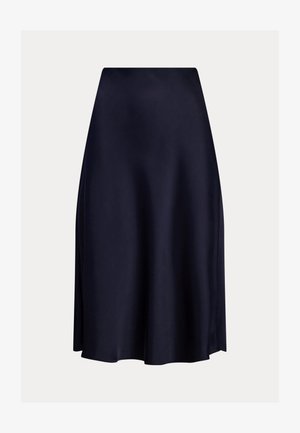Una falda de satén azul marino hasta la rodilla con una textura suave, que presenta una silueta acampanada y un ligero brillo, sin herrajes ni patrones visibles.
