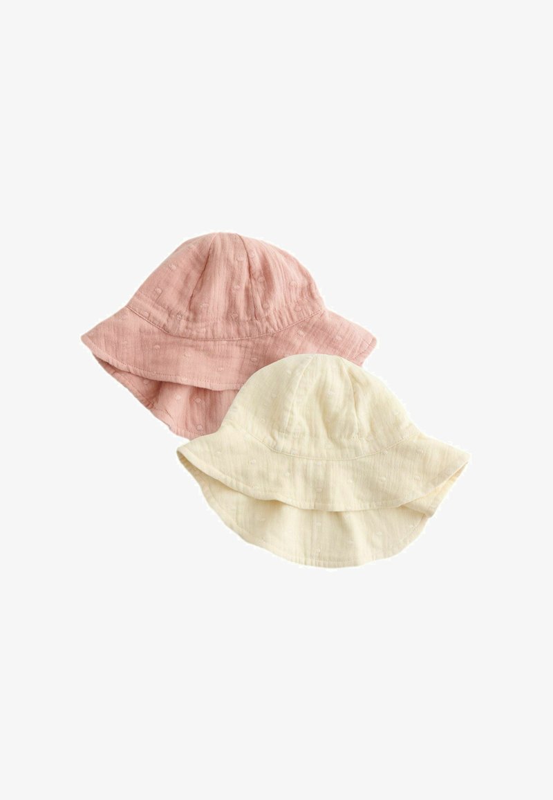 Dos sombreros tipo bucket: uno rosa y otro crema. Hechos de tela texturizada con un diseño suave y ligero y amplios bordes flexibles.
