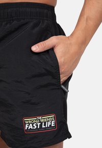 Wrong Friends FAST LIFE - Zwemshorts - zwart