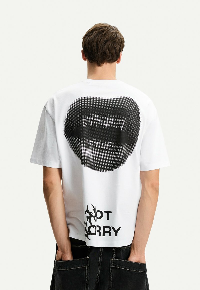 Bershka - SHORT SLEEVE - Print T-shirt - white, Enlarge