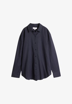 Mørkeblå, langermet skjorte med knapper laget av vevd stoff. Har en klassisk krage, frontknapper og en avslappet passform.