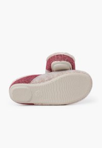 Červené a béžové papuče z vlněné směsi s herringbone vzorem, měkkým podšívkou, nastavitelným suchým zipem a texturovanou gumovou podrážkou. Velikost 35.