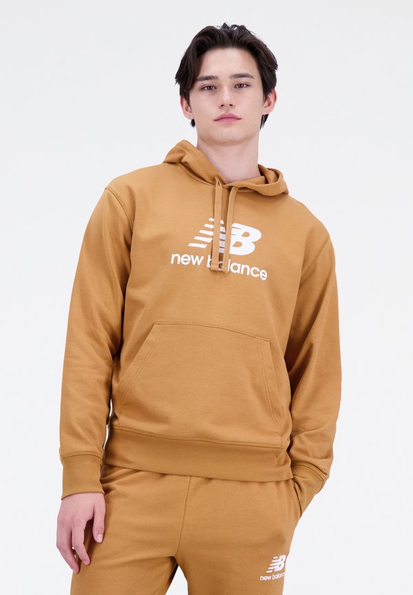 ESSENTIALS STACKED LOGO HOODIE - Hoodie - tobacco