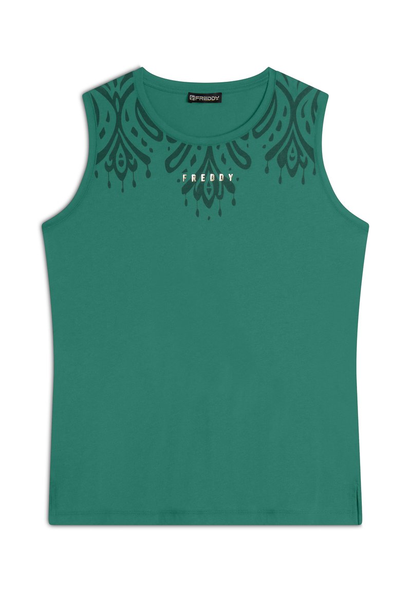 Canotta verde senza maniche con un motivo decorativo nero vicino allo scollo. Presenta il logo "FREDDY" in bianco. Tessuto liscio, vestibilità comoda.