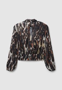 Blusa cropped a manica lunga in tessuto trasparente con stampa leopardata in nero, marrone e crema. Presenta un collo alto e una chiusura a occhiello sulla schiena.