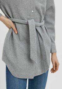 Vero Moda Abrigo corto - grey