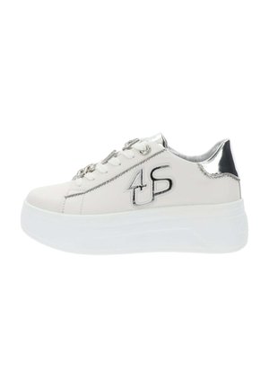 Zapatilla de plataforma blanca con detalle plateado en el talón, cierre de cordones en la parte delantera y gran logo "4S" cosido en el lateral.