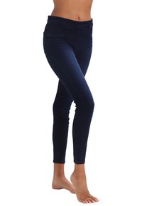 Tengerészkék, skinny farmernadrág, magas derekú, slim fit fazonnal és minimális varrási részletekkel.