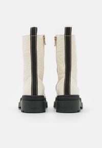 Scotch & Soda AUBRI - Plateaustøvletter - offwhite