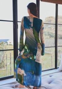 Next LONG SLEEVE COLUMN-REGULAR FIT - Rochie maxi - blue digital abstract print