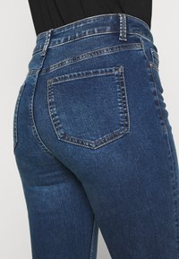 Marks & Spencer Eva - Jeans Bootcut - blue denim - Zalando.de