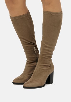 Stivali con i tacchi - beige