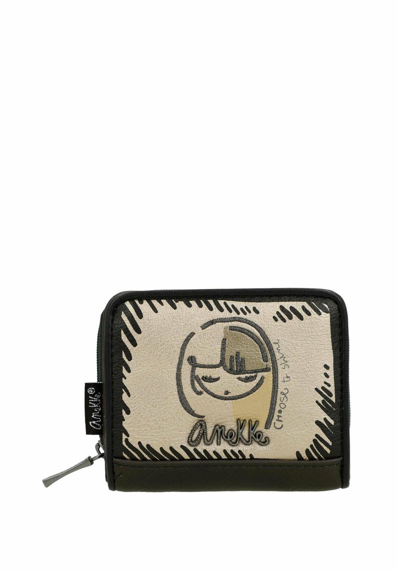 Monedero con una superficie color crema y un diseño de cara de caricatura, cremallera negra y una base oscura que contrasta. El texto dice "Elige brillar."