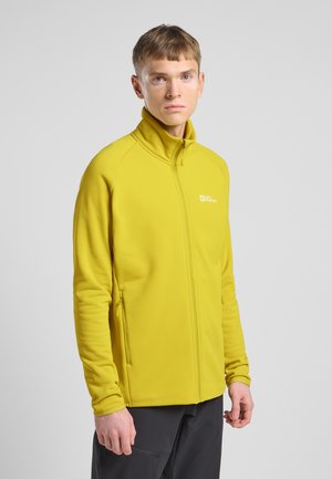 Geel fleece jack met een hoge kraag, ritssluiting aan de voorkant en zijzakken. Gladde textuur en aangesloten ontwerp. Merklogo op de borst.