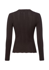 Maglione nero a maniche lunghe con texture a coste e orlo ondulato, caratterizzato da un colletto rotondo e un design a maglia aperta.