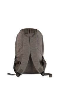 Sac à dos en tissu gris avec dos rembourré, bretelles réglables et poches en mesh latérales. Dispose d'une poignée supérieure et d'un design minimaliste.
