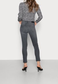 Replay Džíny Slim Fit - grey denim