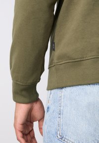 INDICODE JEANS Sweatshirt - olive
