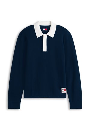 Marineblå rugbyskjorte med langermet, hvit krage og knappestolpe, med små Tommy Jeans-logoer på brystetikett og nedre kant.