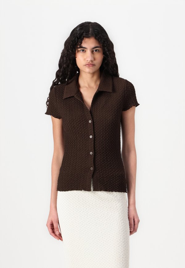 SHORT SLEEVE BUTTONED - Button-down blouse - java