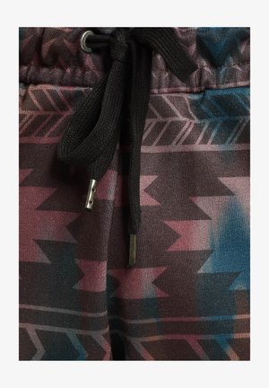 Rakstainas sporta bikses ar daudzkrāsu ģeometrisku dizainu rozā, zilā un melnā krāsā, ar melnu auklu un metalizētām akcentiem.