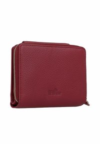 Cartera de cuero rojo con una superficie texturizada, cierre de cremallera y logo en relieve "RFIDstop". Diseño compacto con acentos de hardware mínimos.
