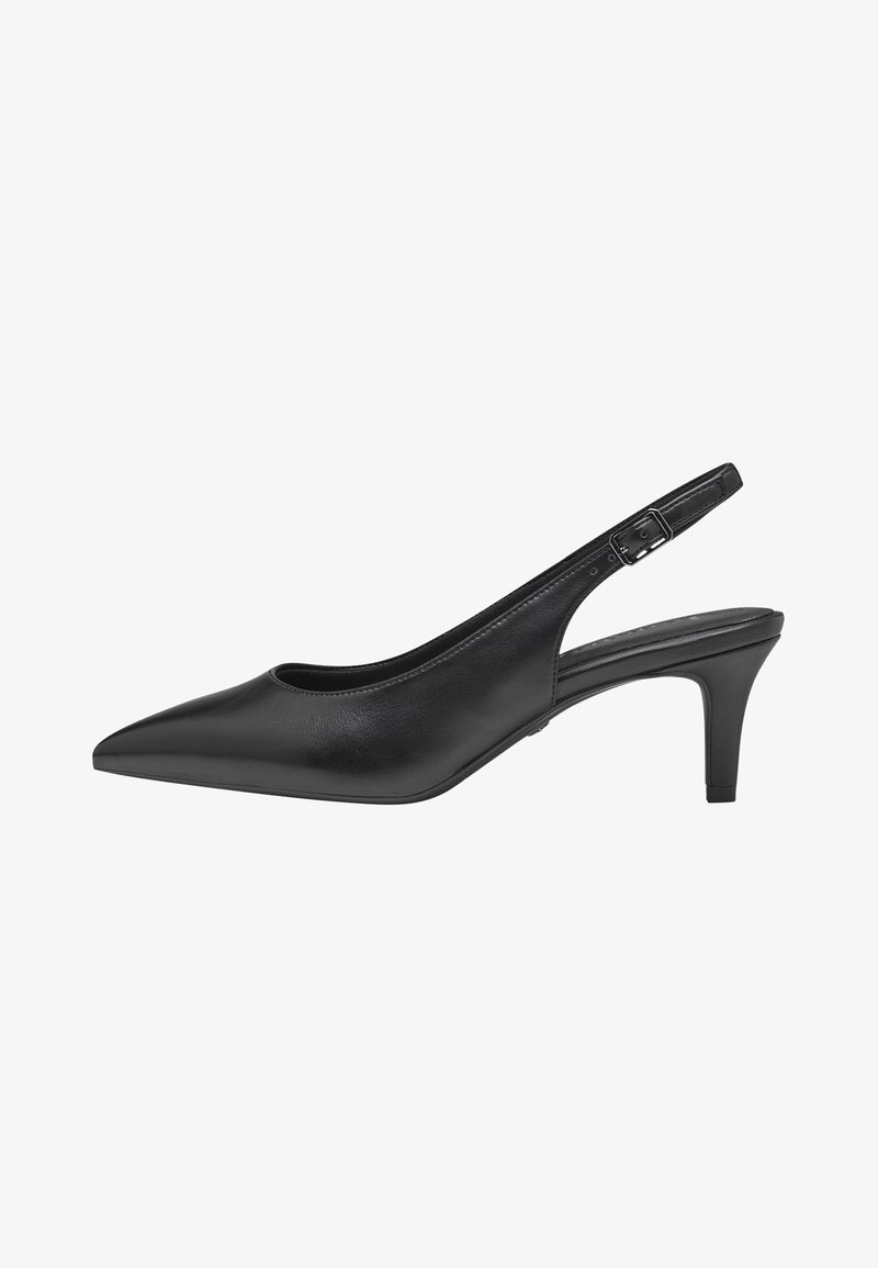 Pump slingback in pelle nera con punta affusolata, tacco sottile e cinturino regolabile, caratterizzato da una texture liscia e un design minimalista.