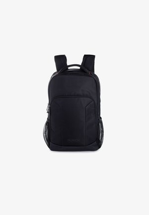 Mochila negra con un exterior liso y duradero, correas de hombro acolchadas, bolsillos laterales de malla y un compartimento frontal con cremallera.