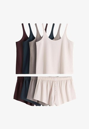 Fünf Sets ärmelloser Tanktops und elastischer Taillenshorts in Beige, Grau, Marineblau und Dunkelburgunder, paarweise angeordnet.