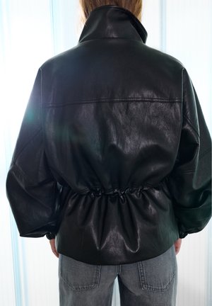 PULL&BEAR, Veste en similicuir - black