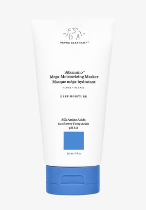 Weißes Röhrchen mit blauer Kappe und schwarzem Text. Produktname: Silkamino Mega-Befeuchtungsmaske. Enthält Seidenaminosäuren und Sonnenblumenfettsäuren.
