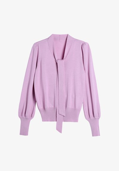Pull tricoté lilas à manches longues avec un large ourlet côtelé, des manches bouffantes, des poignets côtelés et une longue attache en tissu au niveau de l'encolure.