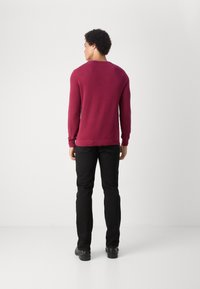 GANT C-NECK - Pulóver - rich wine