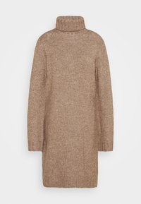 Robe en maille marron avec un col roulé haut, des manches longues et une coupe décontractée. Le tissu a une texture douce avec un aspect légèrement duveteux.