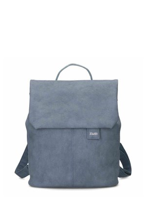 Zaino in pelle scamosciata blu con chiusura a patta, manico superiore, spallacci regolabili e piccola patch con il logo "zwei" sul davanti.