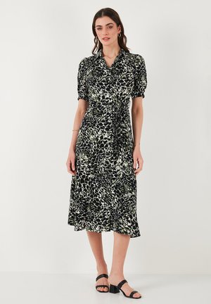 REGULAR FIT - Tričkové šaty - green-leopard