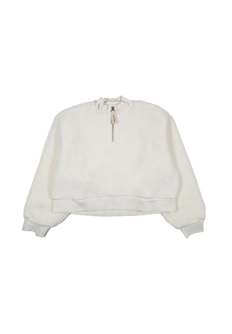 Felpa cropped bianca realizzata in materiale morbido e peloso. Presenta un colletto a mezza zip e polsini a costine, con un semplice dettaglio dell'etichetta.