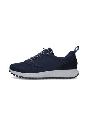 Scarpa da ginnastica atletica in rete blu navy con suola bianca, battistrada nero, linguetta sul tallone e lacci grigi su sfondo bianco.