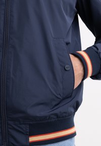 Thumbnail Image 4