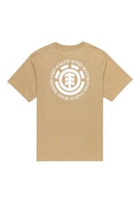Beige bomulds t-shirt med et cirkulært hvidt grafik på ryggen, som har teksten "jord, vind, vand, ild" og et centralt trælogo.