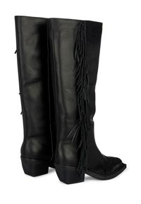Botas de cuero negro hasta la rodilla con detalles de flecos en el lateral, punta redondeada y cuentas decorativas en el frente. Diseño de tacón grueso.