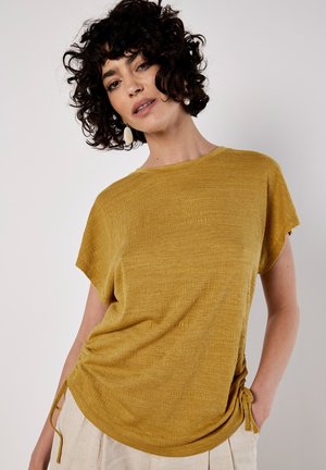 Apricot Print T-shirt - mustard