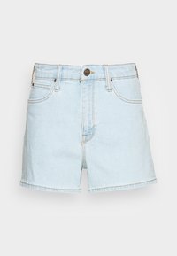 Shorts de mezclilla de color azul claro con cintura alta, que cuentan con grandes bolsillos delanteros, cierre de botón y costuras de contraste a lo largo de las costuras.