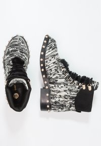 River Island Botines con cordones - black
