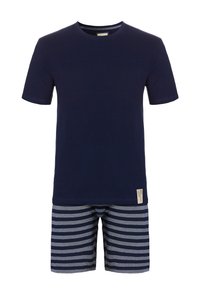 Marine t-shirt met korte mouwen en ronde hals, gecombineerd met grijze en marine gestreepte shorts, gemaakt van een lichtgewicht stof.