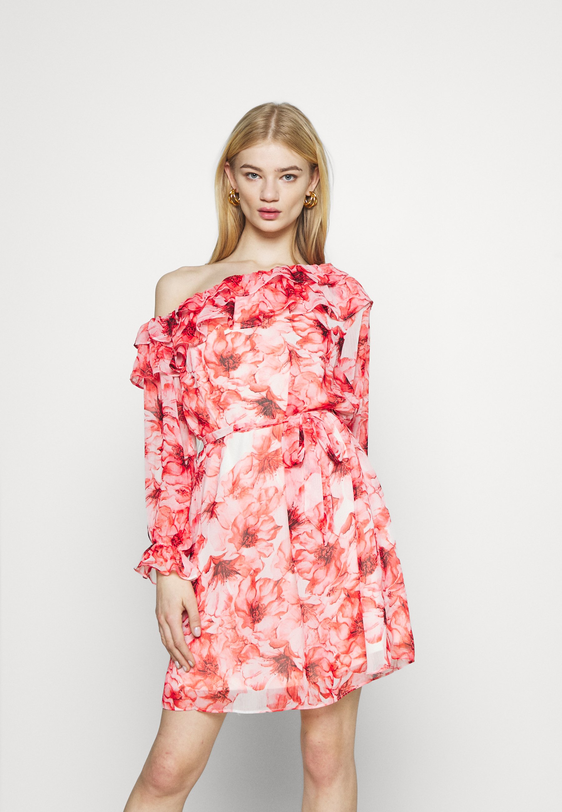 Vila Vialivia Offshoulder Dress Koktejlove Saty Saty Na Party Mars Red Cervena Zalando Cz