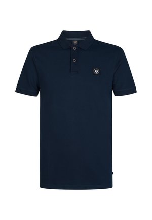 Polo shirt blu navy in cotone, con colletto a tre bottoni, maniche corte e un'etichetta quadrata sul petto sinistro.